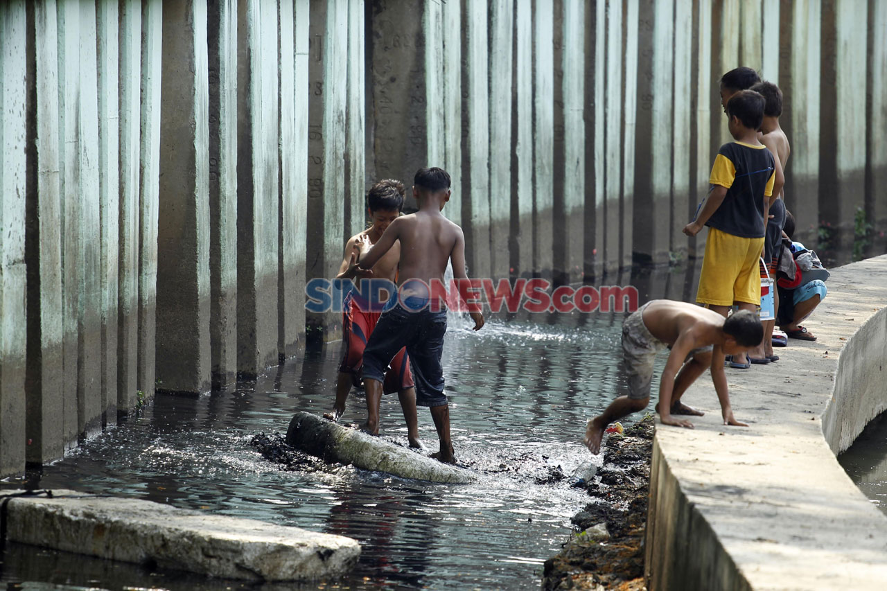 RPTRA Masih Tutup, Anak-Anak...