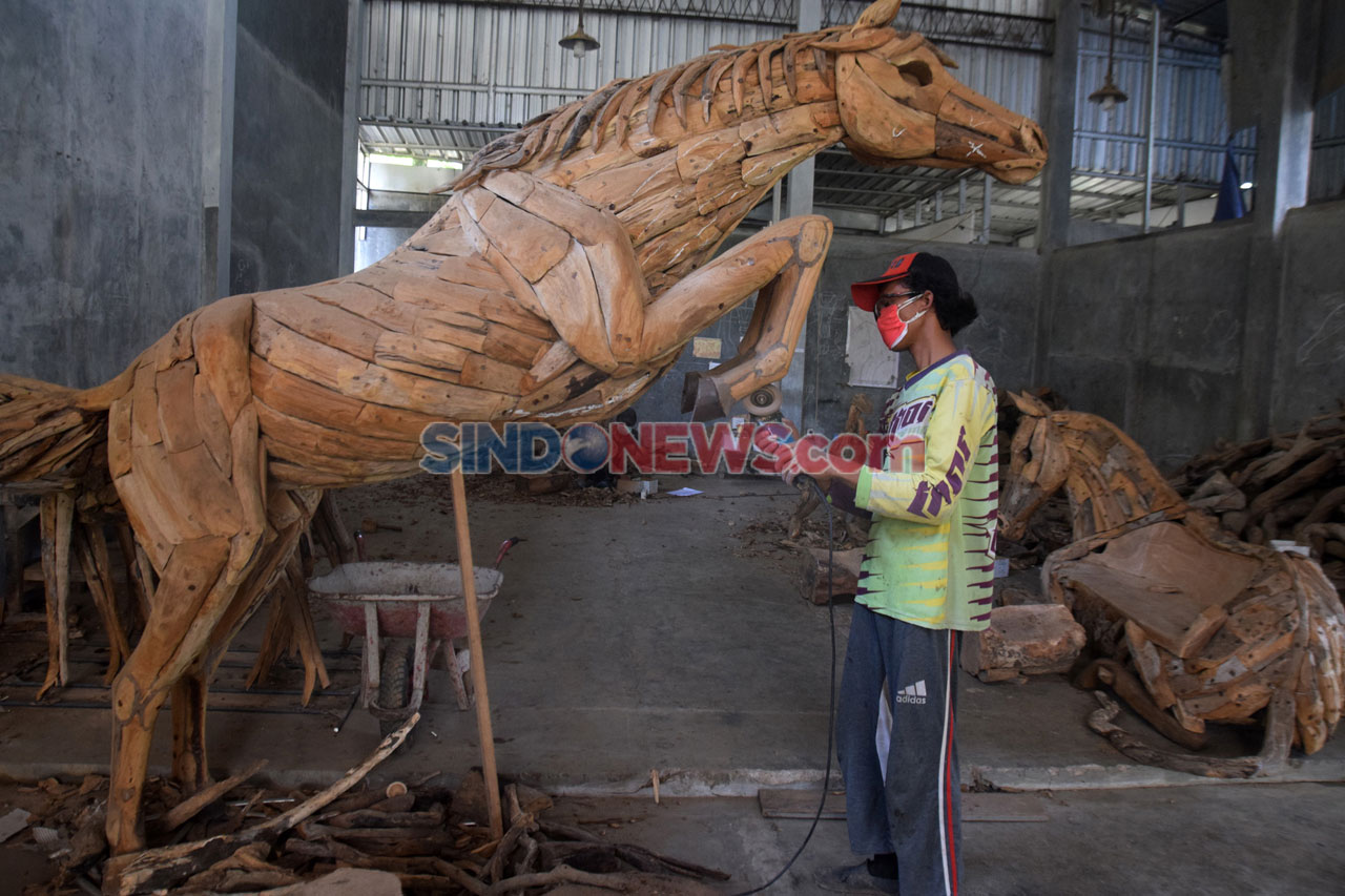 Patung-Patung Akar Kayu...
