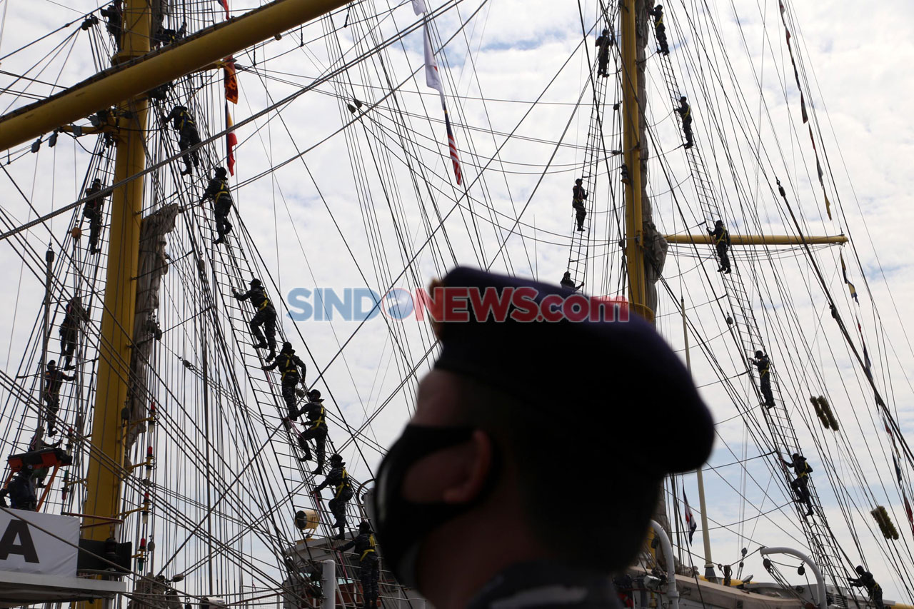 KRI Bima Suci Laksanakan...