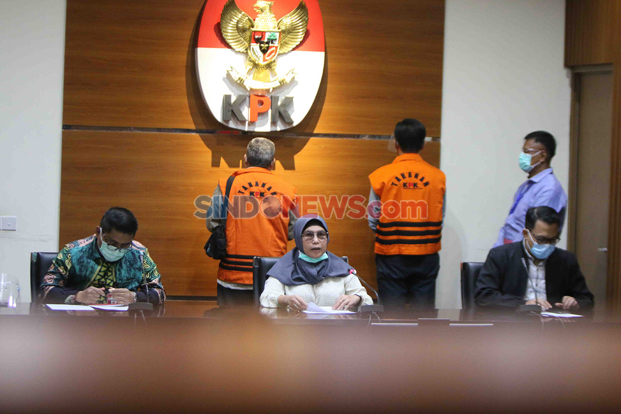 KPK Tahan Dua Tersangka...