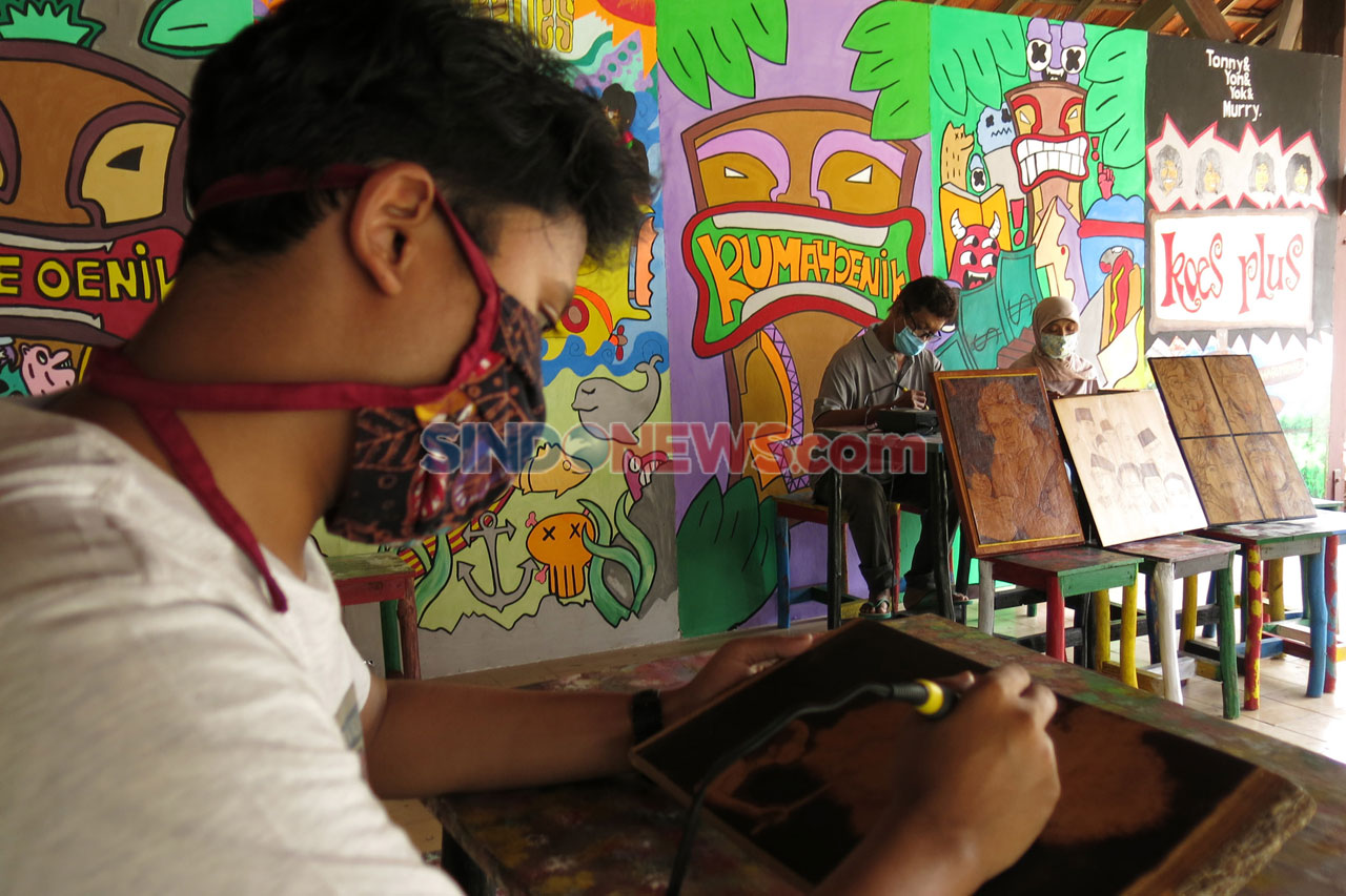 Lukis Bakar Rumah Oenik...
