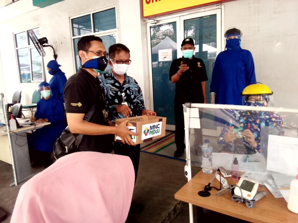 MNC Peduli Berikan Makanan...