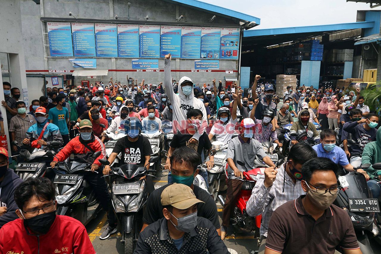 Mogok Kerja Buruh, Protes...