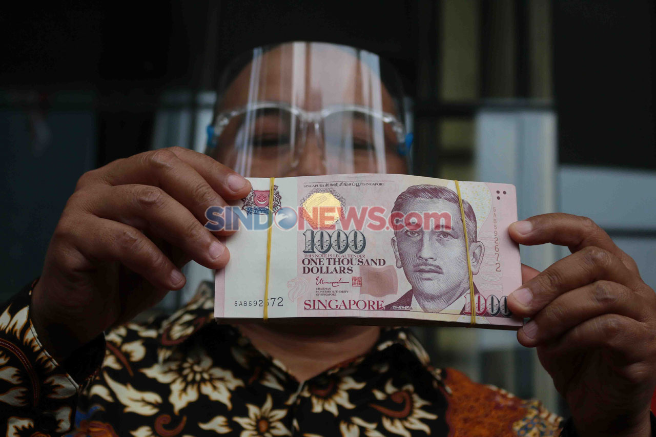 MAKI Serahkan Uang 100.000...