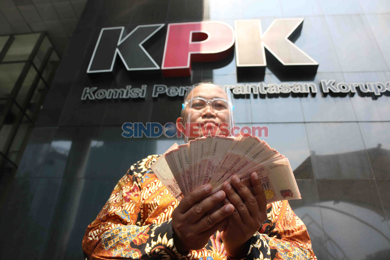 MAKI Serahkan Uang 100.000...