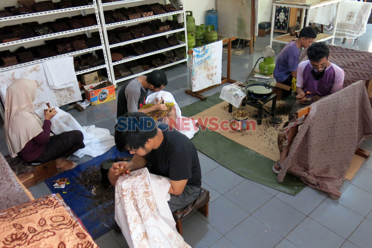 Inovasi Perajin Batik...