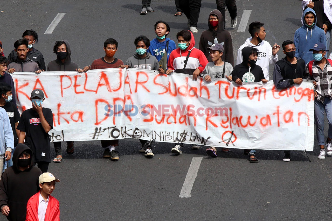 Tolak Omnibus Law, Ribuan...