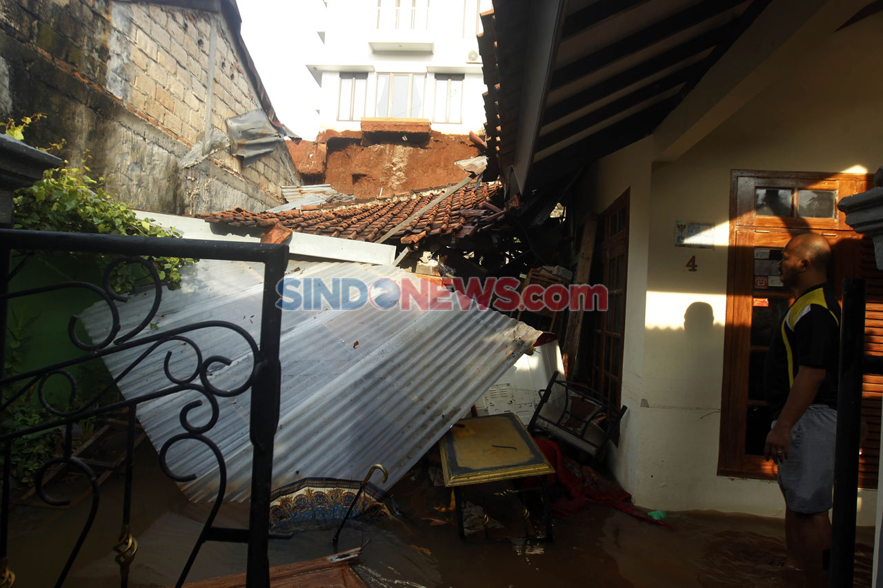 Longsor dan Banjir Ciganjur,...