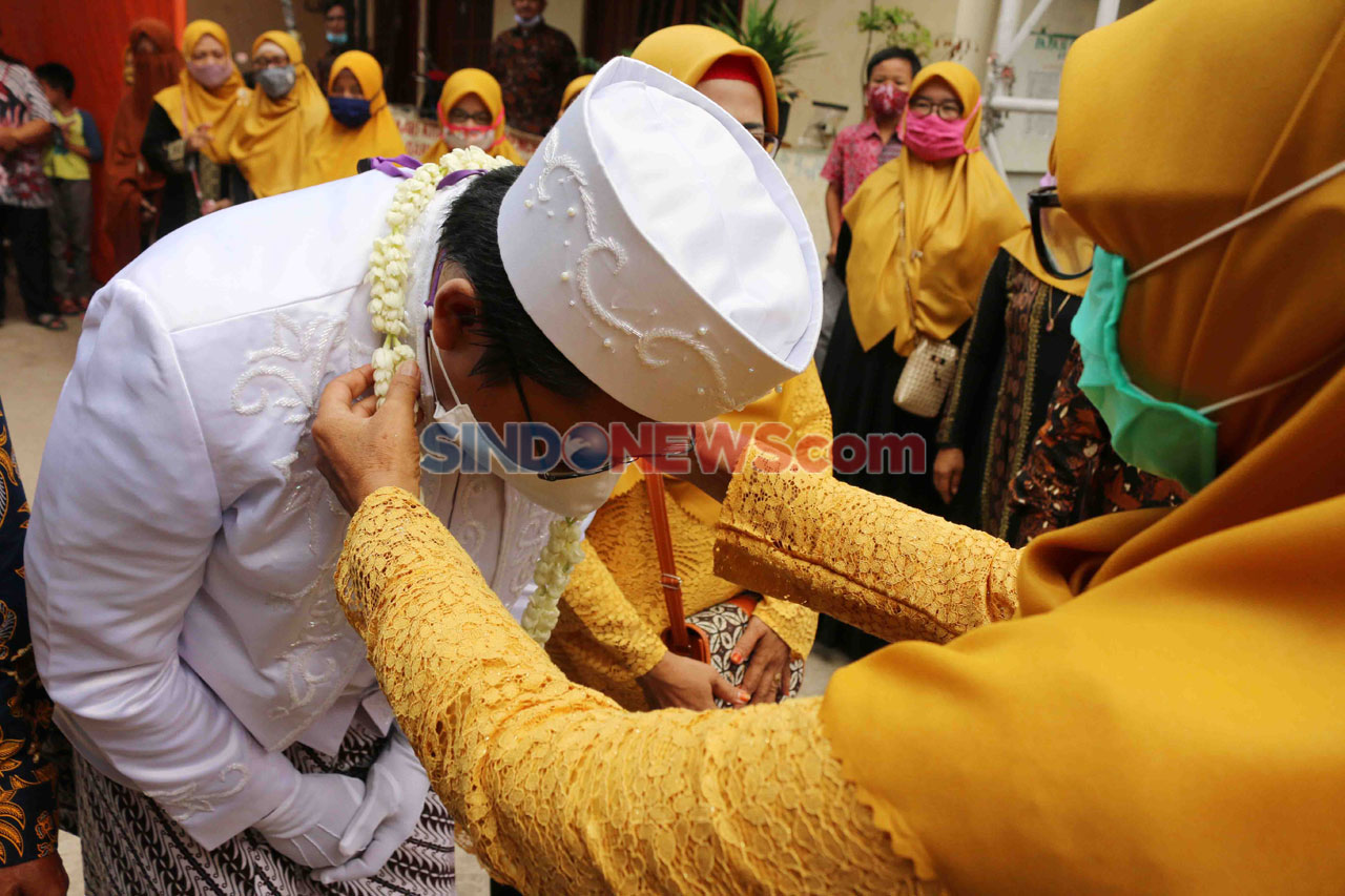 Pernikahan di Tengah...