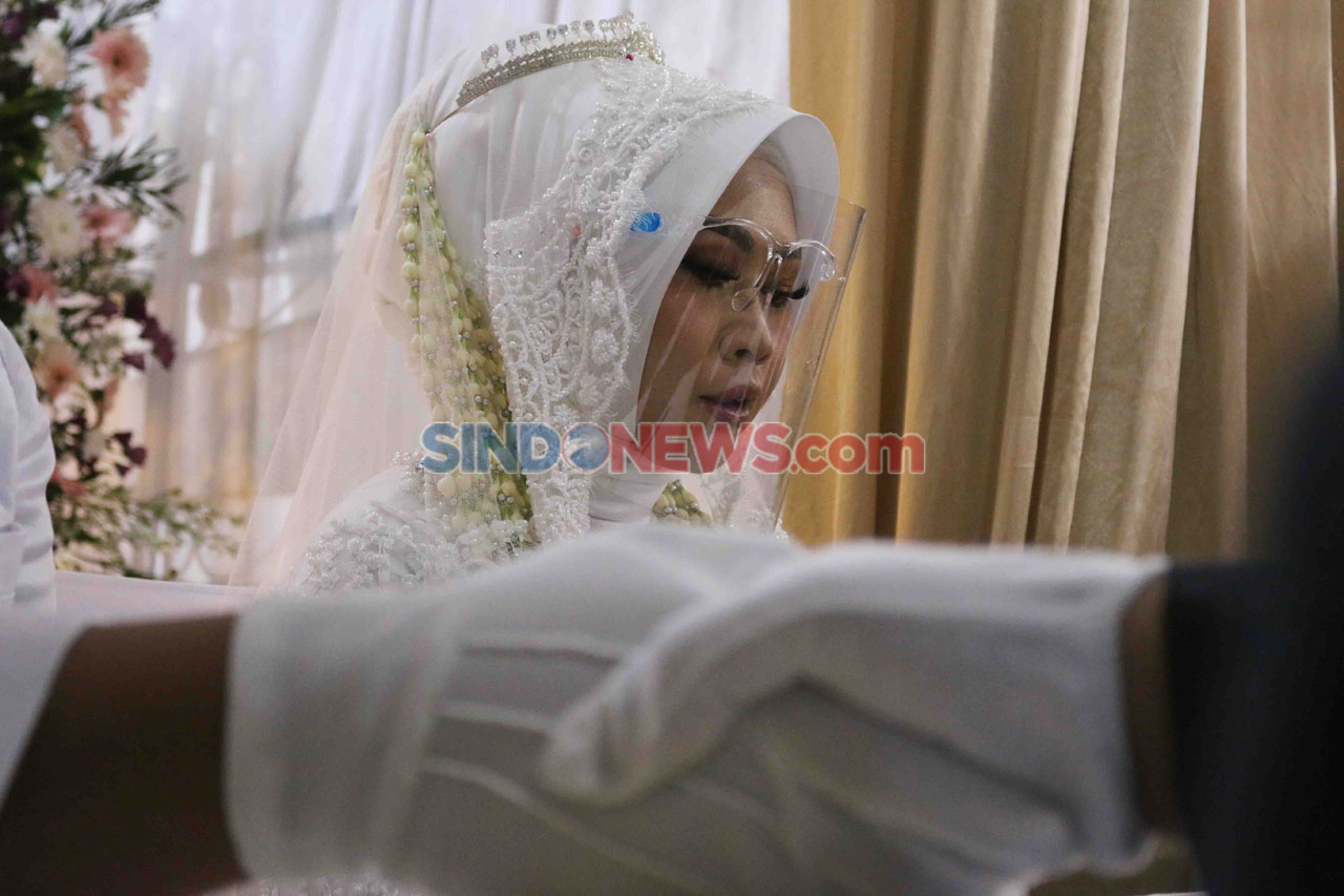 Pernikahan di Tengah...