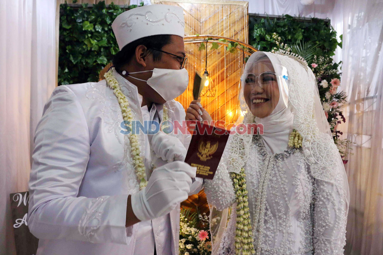 Pernikahan di Tengah...