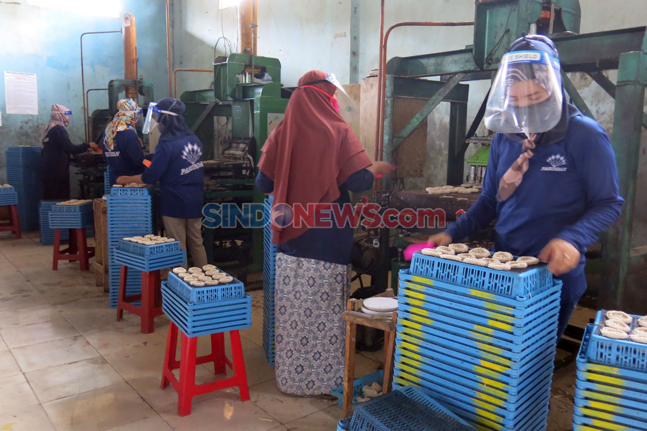 Industri Kerupuk Tetap...
