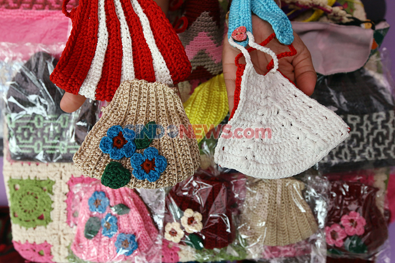 Masker Rajut Berlapis...