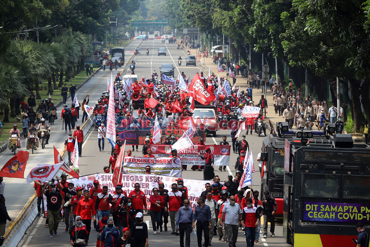 Buruh Kembali Gelar...