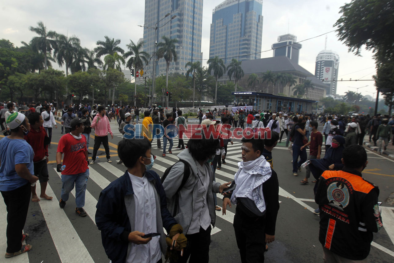 Polisi Bubarkan Paksa...
