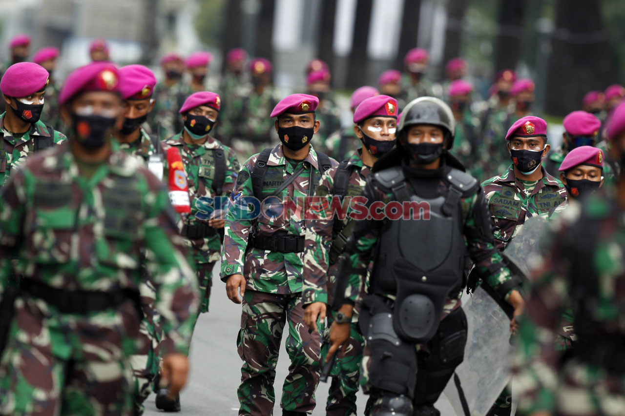 Polisi Bubarkan Paksa...