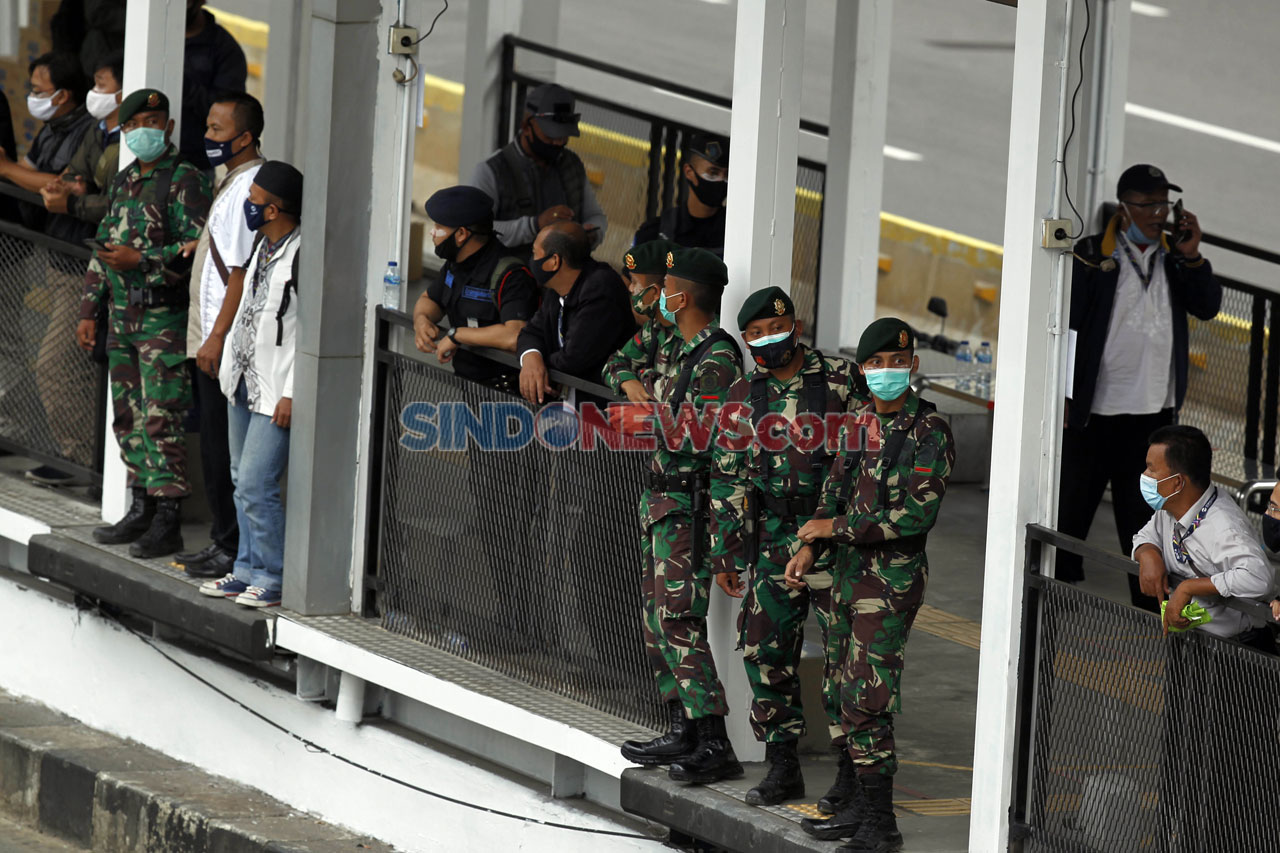 Polisi Bubarkan Paksa...
