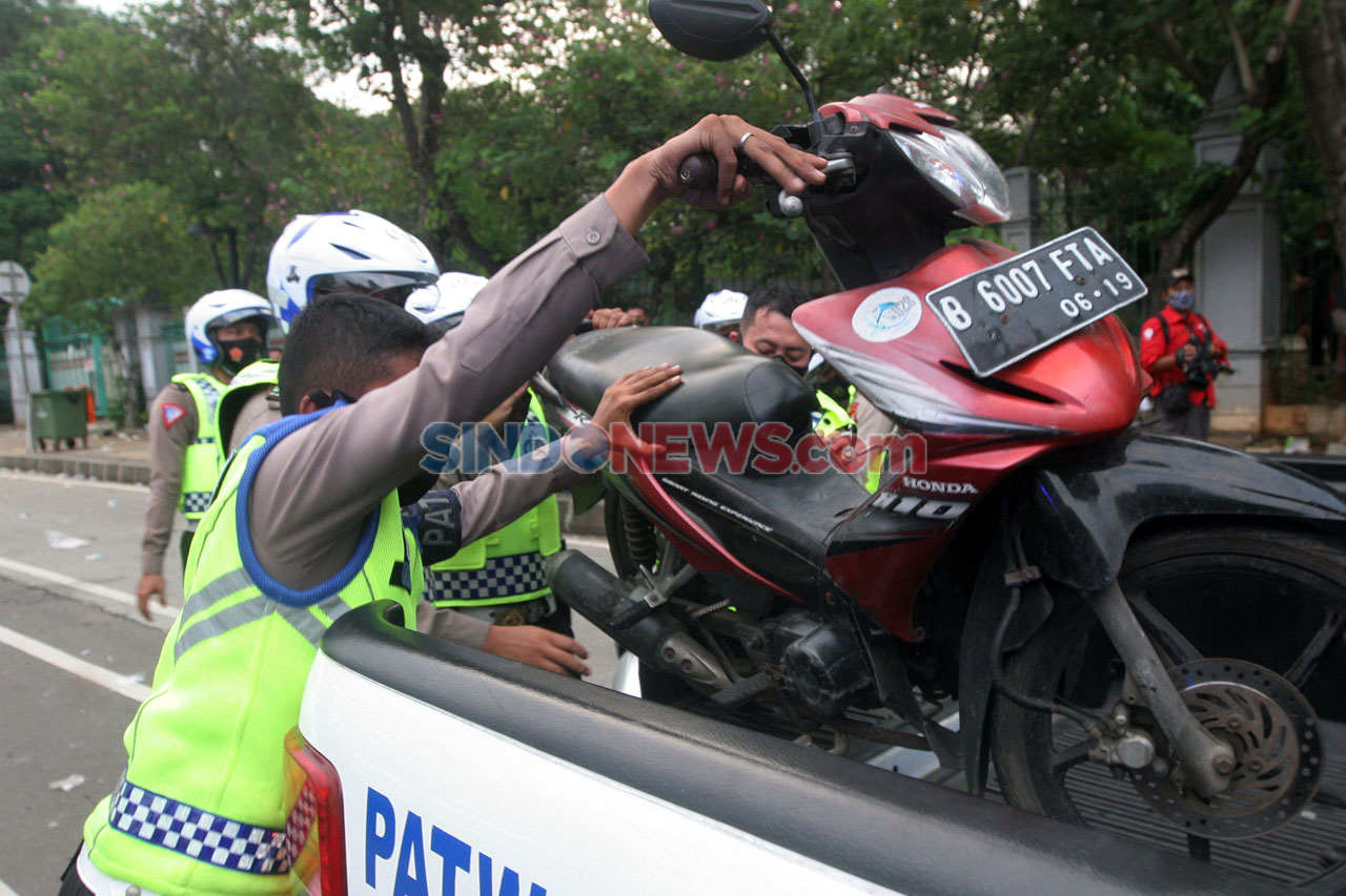 Polisi Amankan Kendaraan...