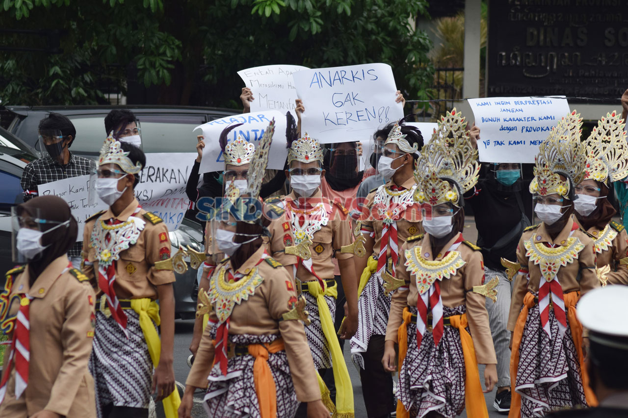 Tolak Demo Anarkis,...