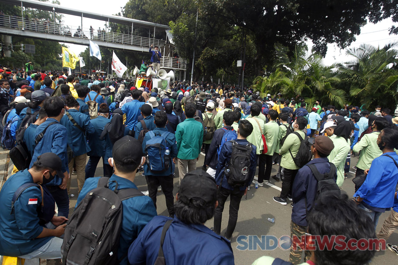 Mahasiswa Kembali Gelar...