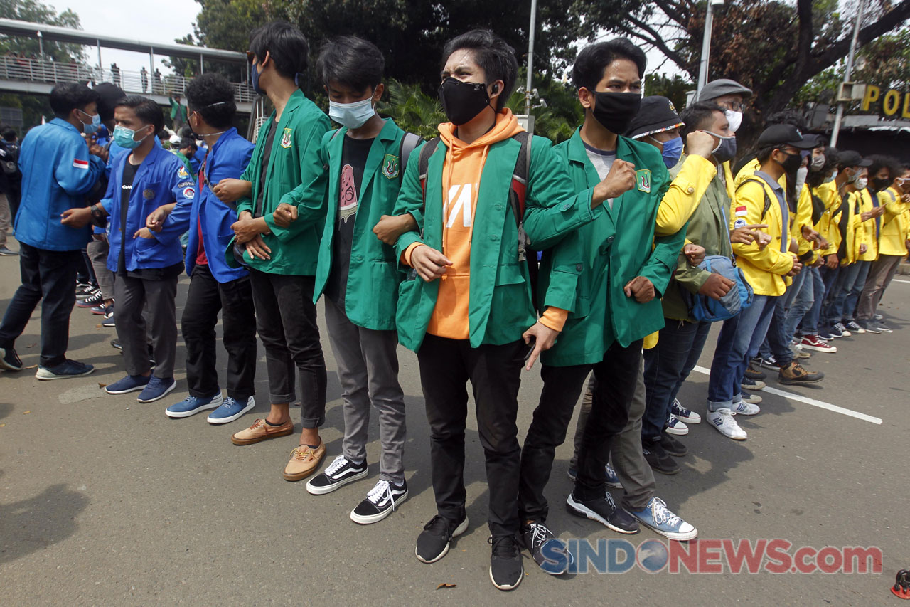 Mahasiswa Kembali Gelar...