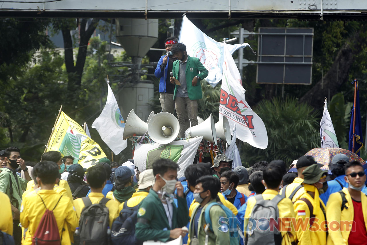 Mahasiswa Kembali Gelar...