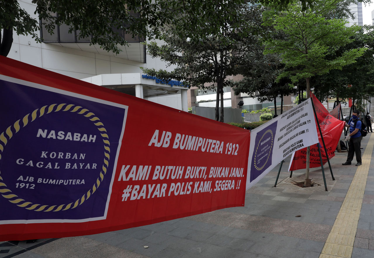 Nasabah AJB Bumiputera...