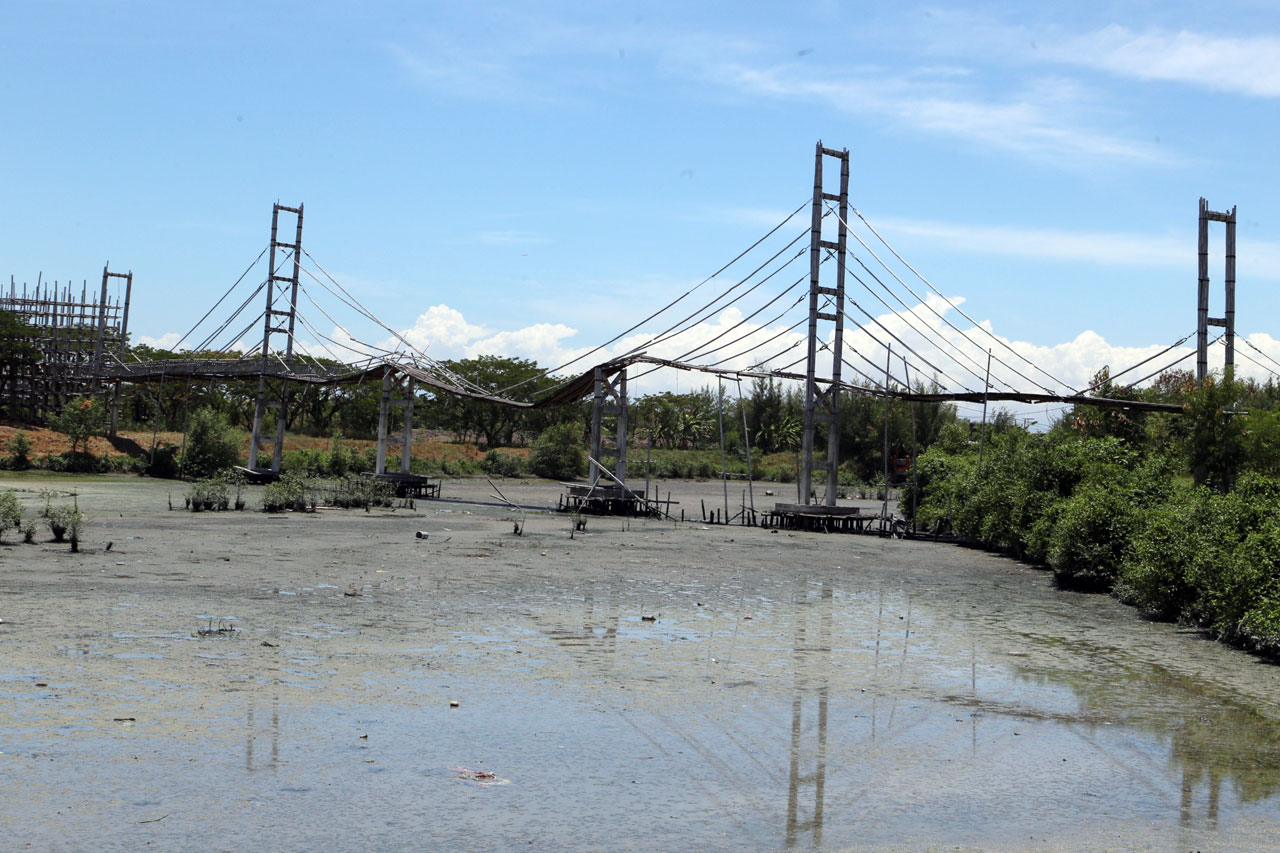 Jembatan Bambu Senilai...