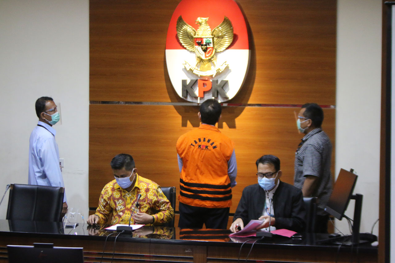 KPK Tahan Dirut PT PAL...