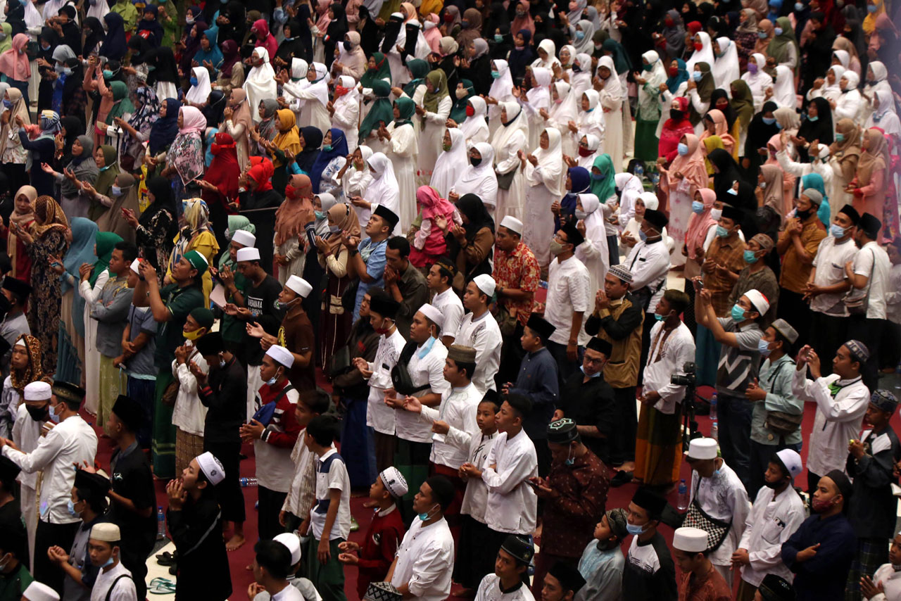 Ribuan Umat Islam Ikuti...