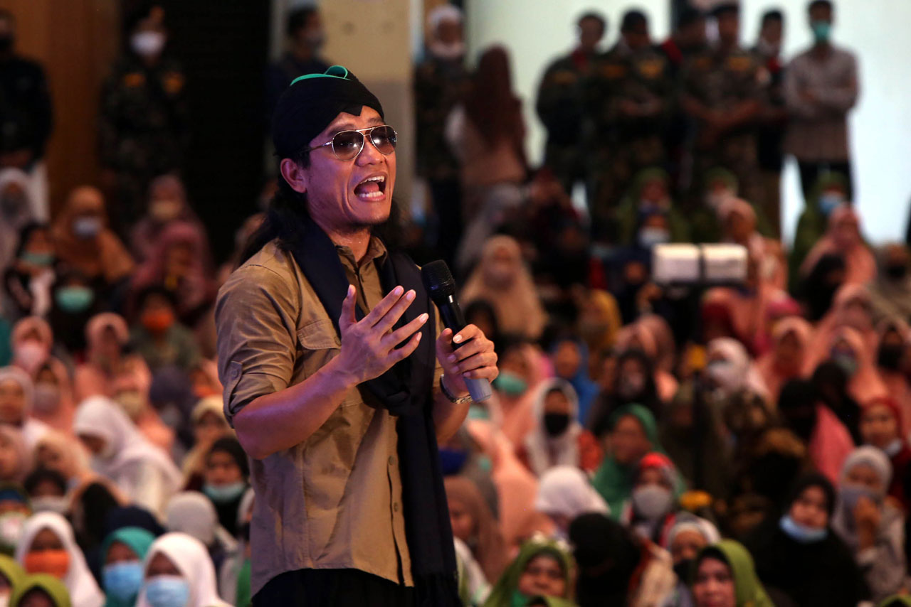 Ribuan Umat Islam Ikuti...