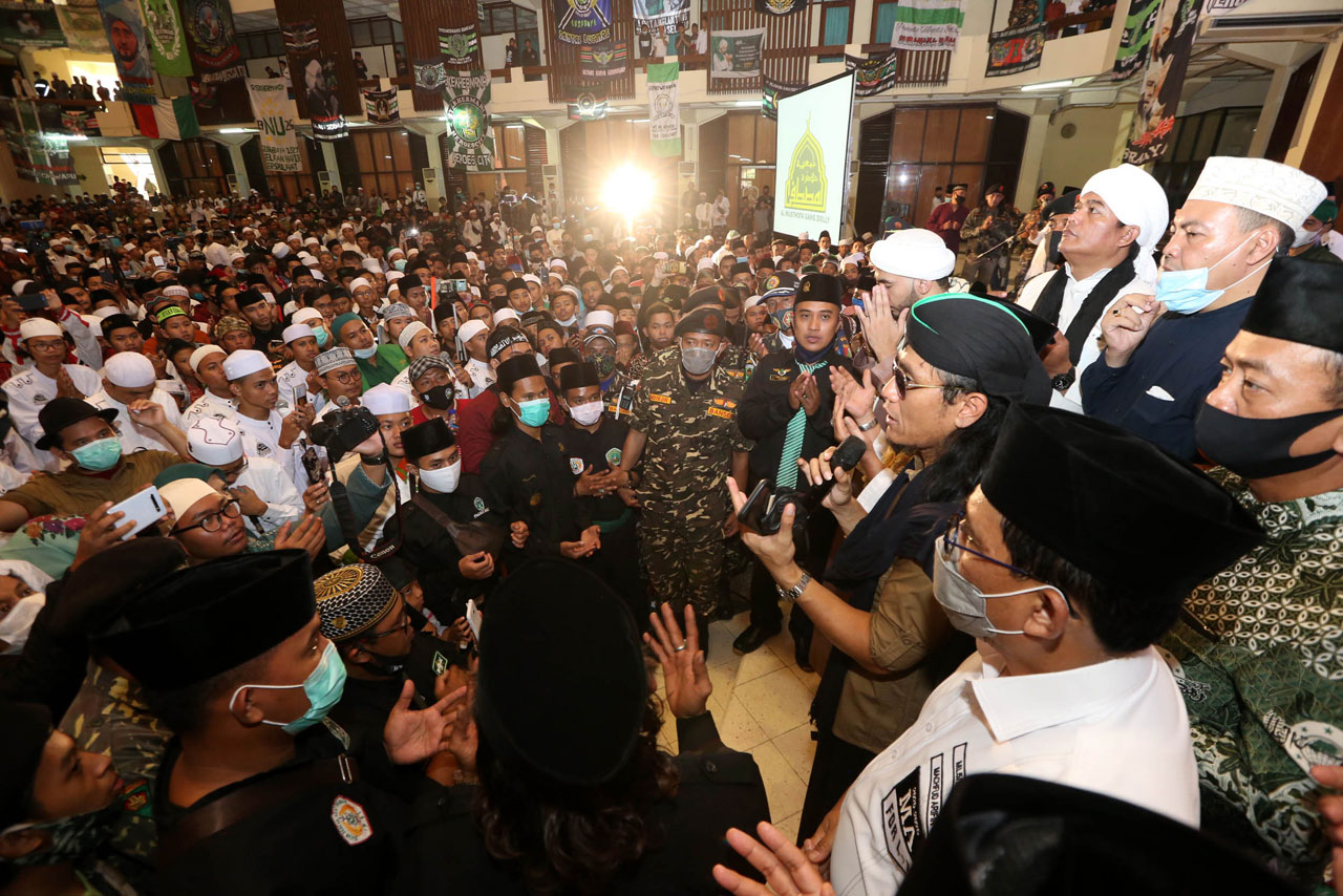 Ribuan Umat Islam Ikuti...