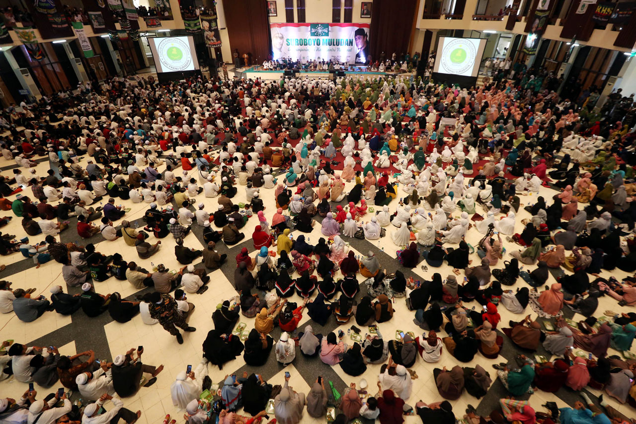 Ribuan Umat Islam Ikuti...
