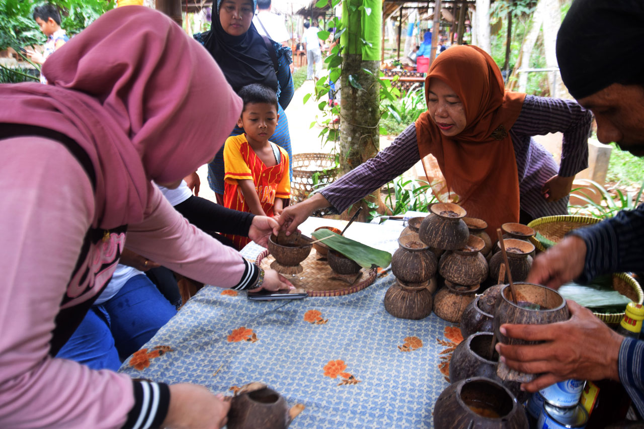 Asyiknya Menikmati Wisata...