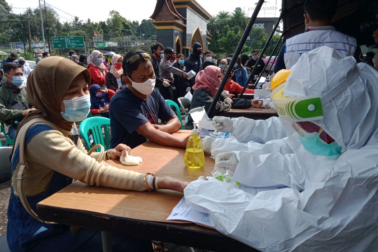Hendak Berwisata ke...