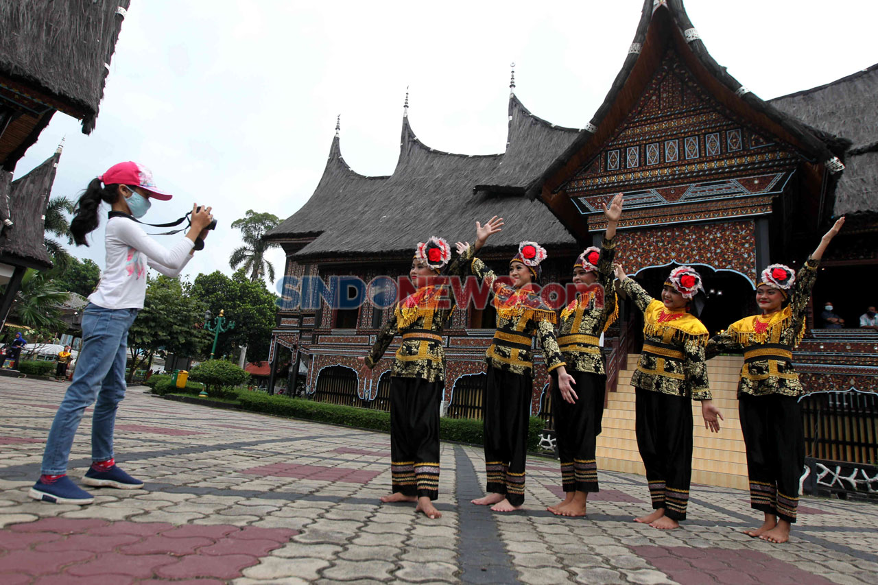 Wisatawan Padati TMII...