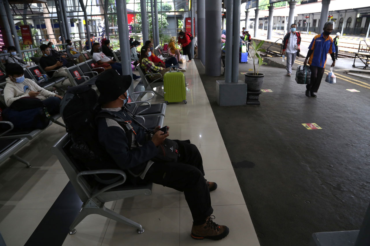 Belasan Ribu Orang Tinggalkan...