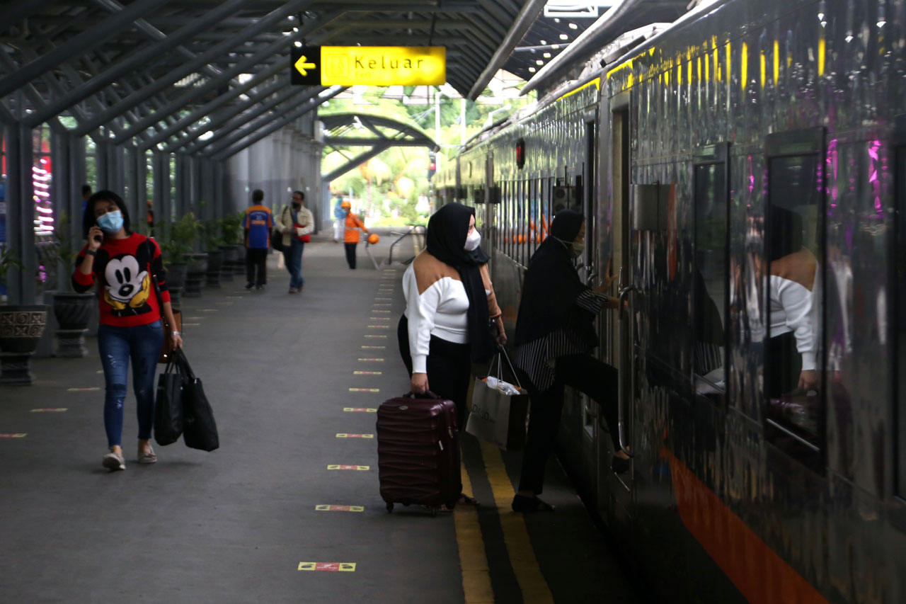 Belasan Ribu Orang Tinggalkan...