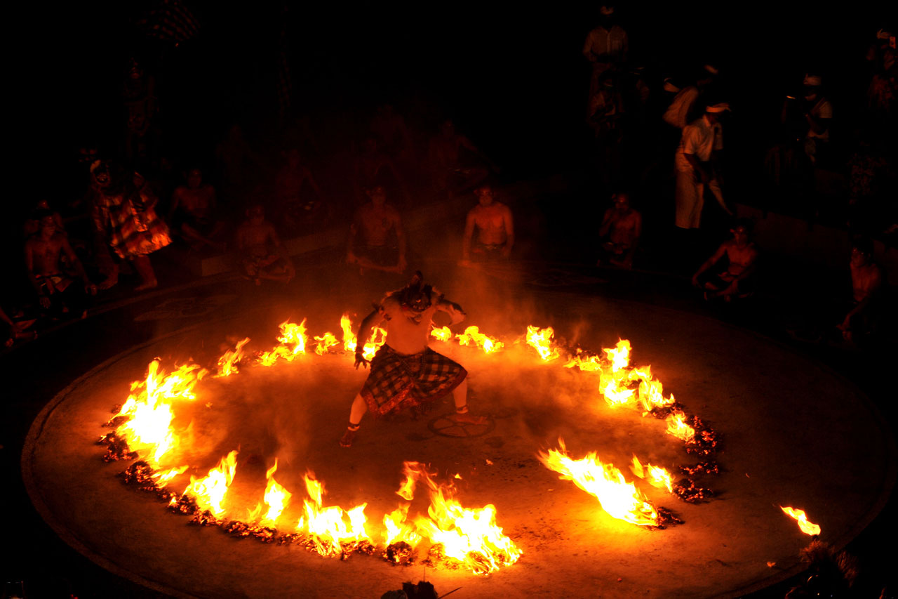 Tari Kecak Uluwatu Kembali...