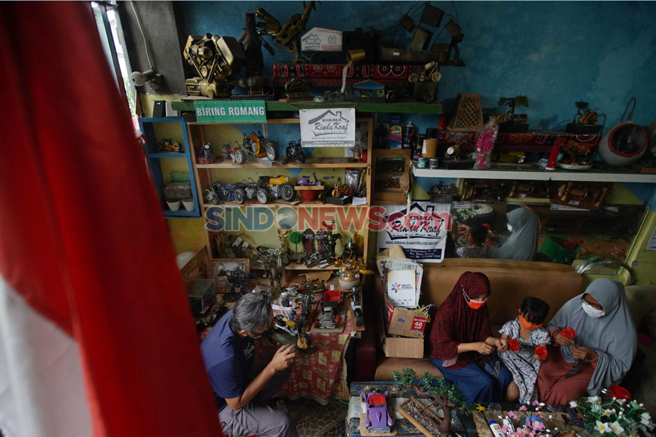 Perajin Daur Ulang Sampah...