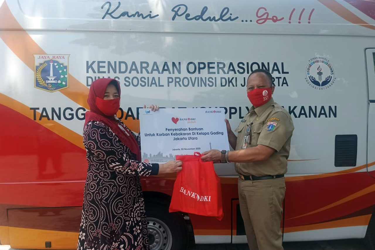 Bank DKI Serahkan Bantuan...
