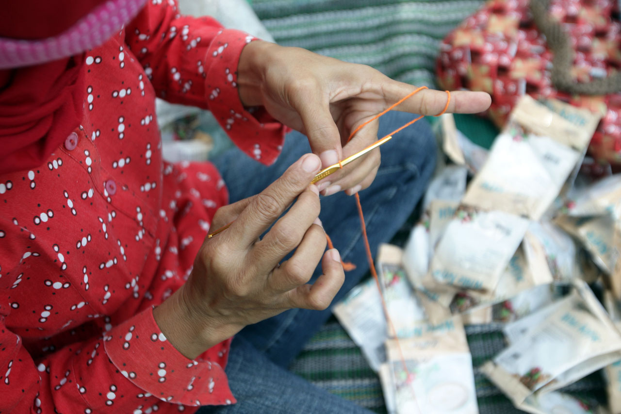 Manfaatkan Limbah Plastik,...