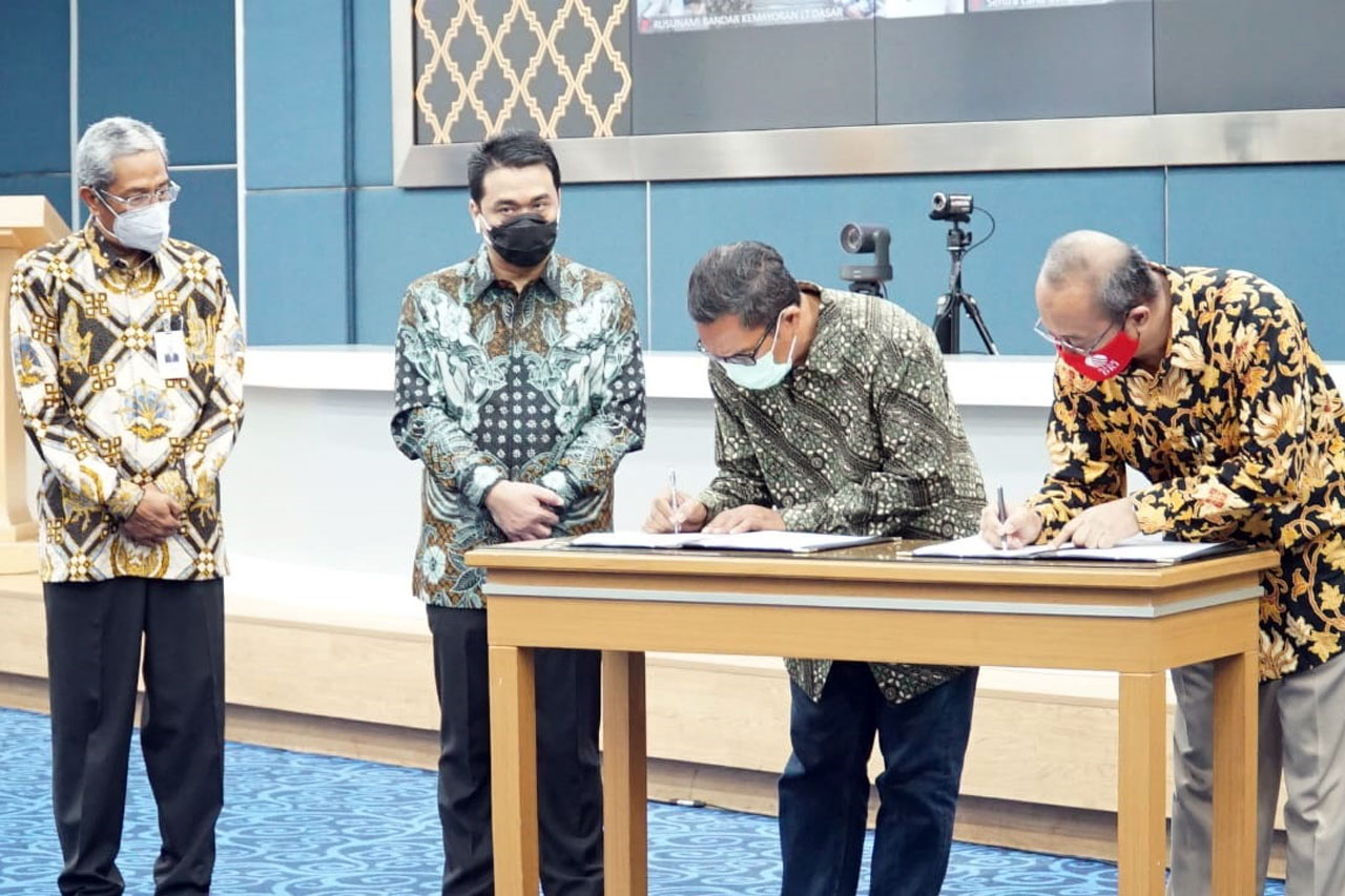 Bank DKI Serahkan Kunci...