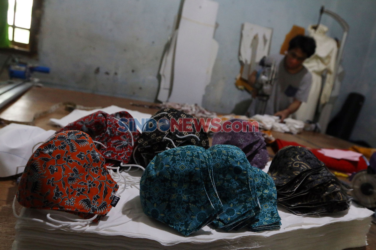 Masker Motif Batik Makin...