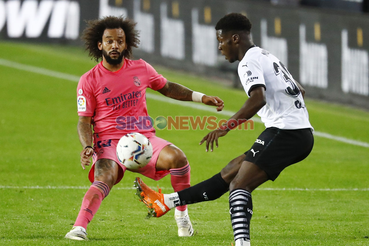 Valencia Hancurkan Real...