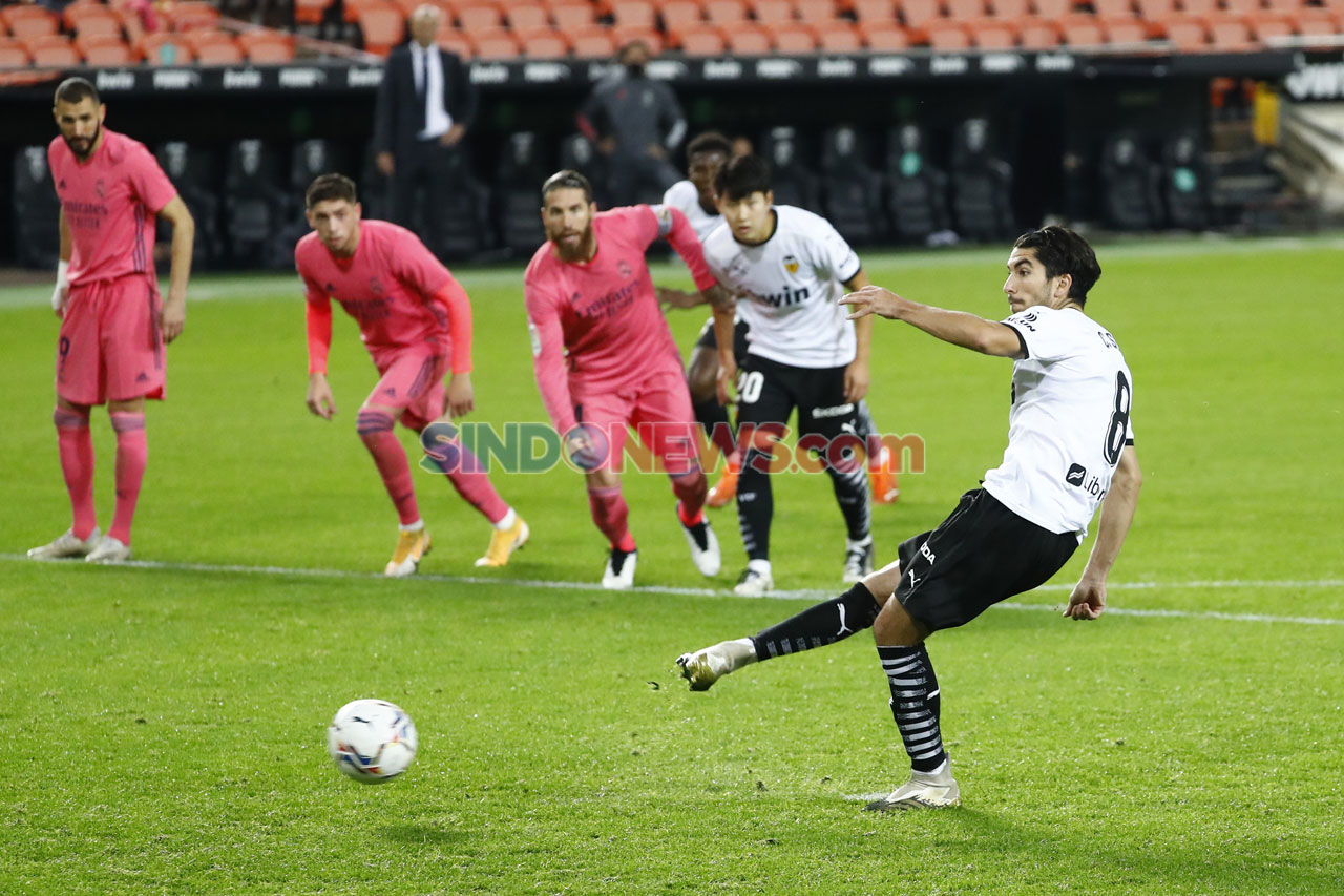 Valencia Hancurkan Real...