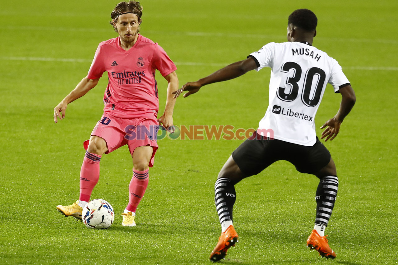 Valencia Hancurkan Real...