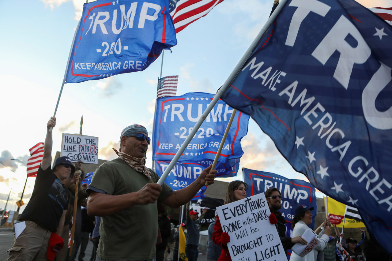 Pendukung Trump Lanjutkan...
