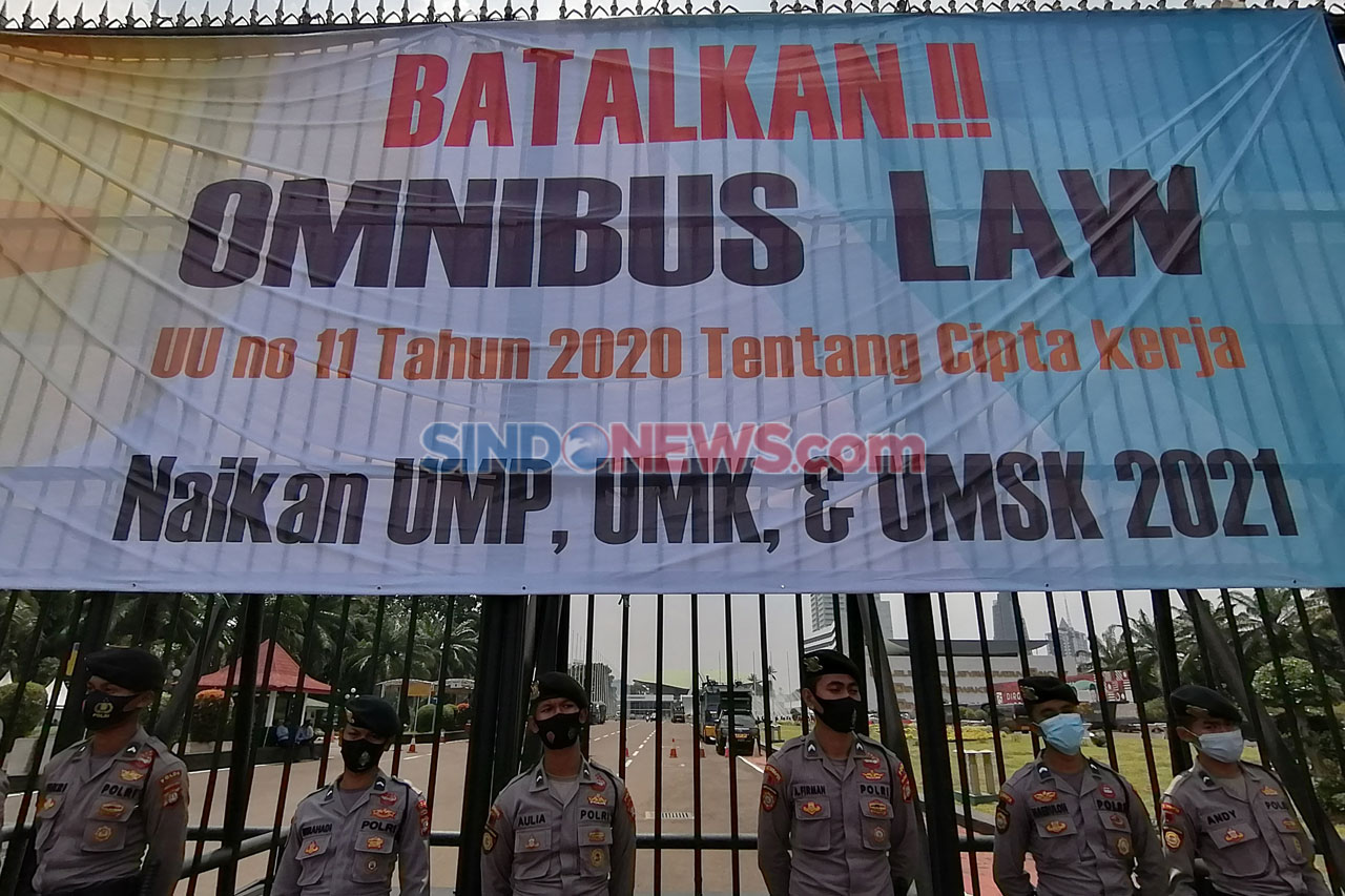 Kepung DPR, Buruh Kembali...