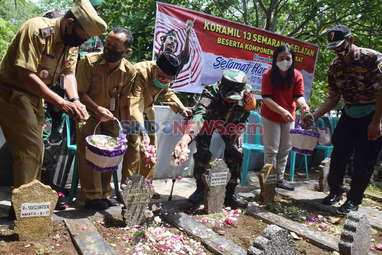 Ziarah di Makam Penyiar...
